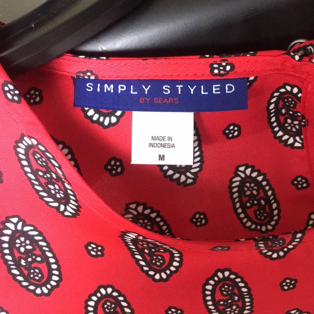 Beautiful red blouse! - Picture 2 of 3